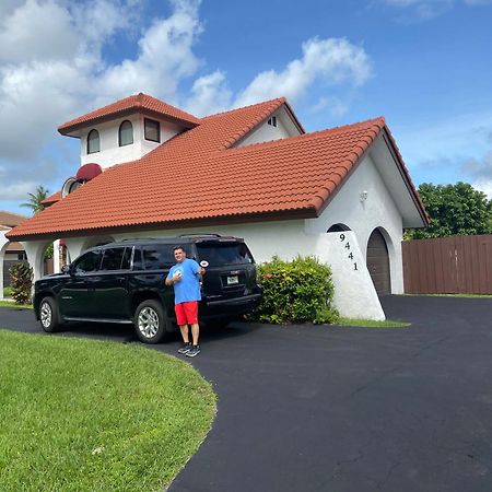 Remodeled And Comfortable Rv - Free Parking マイアミ エクステリア 写真