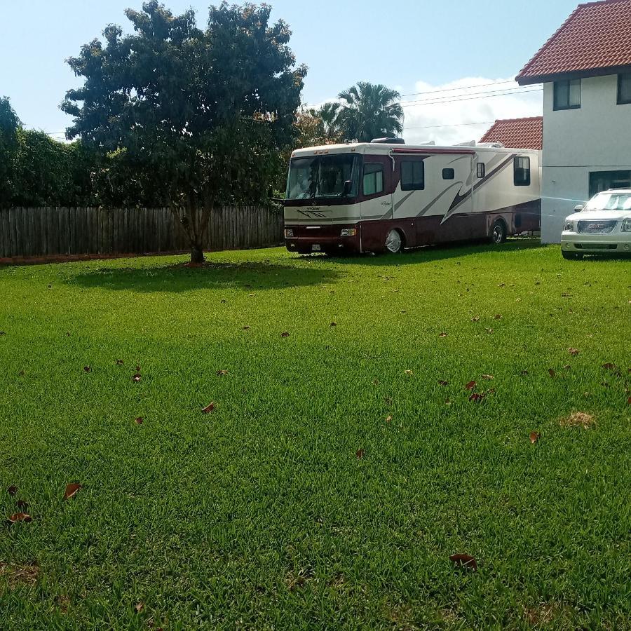 Remodeled And Comfortable Rv - Free Parking マイアミ エクステリア 写真
