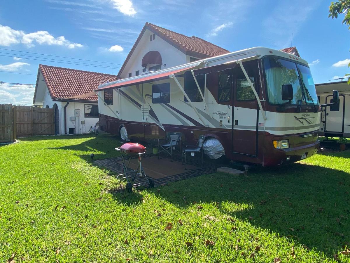 Remodeled And Comfortable Rv - Free Parking マイアミ エクステリア 写真