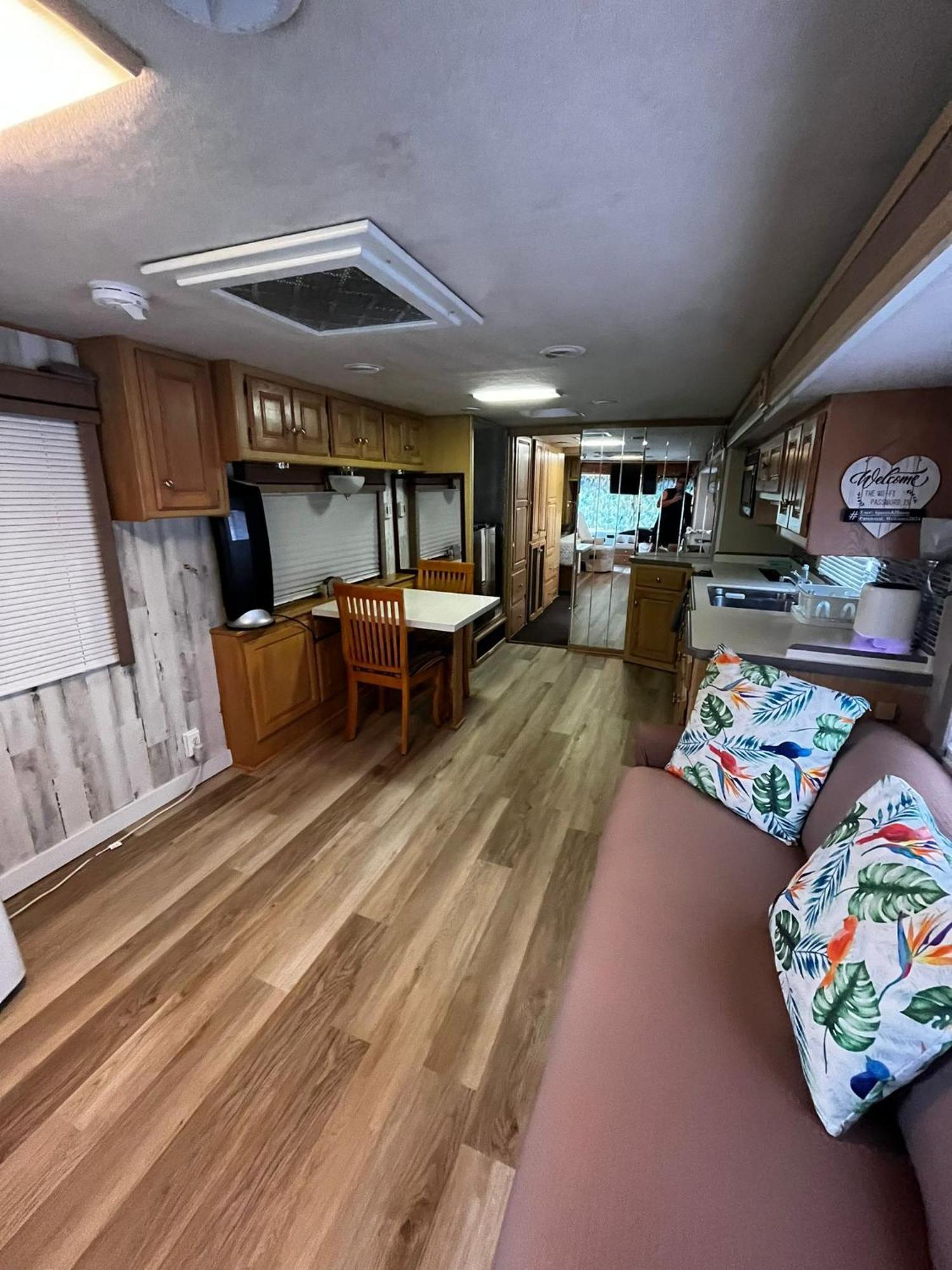 Remodeled And Comfortable Rv - Free Parking マイアミ エクステリア 写真